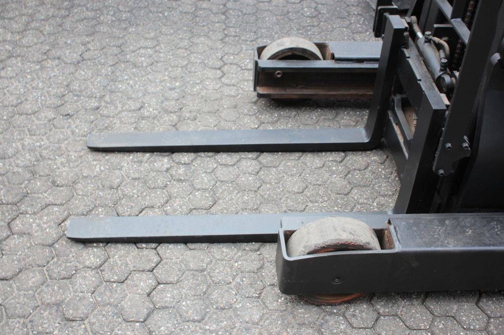 Reach truck BT RRE140 Electric 1400kg 2010