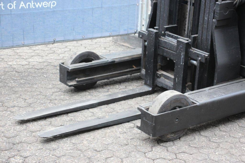 Reach truck Yale MR16 Electric 1600kg 5.5m 2007