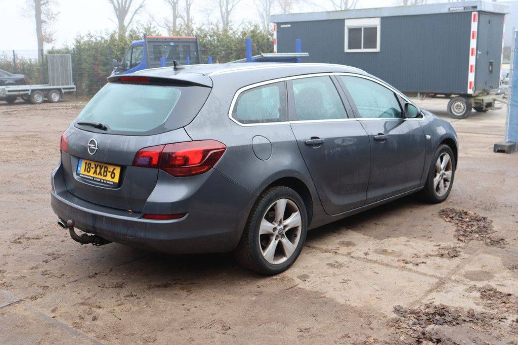 Station wagon Opel Astra Sports Tourer Petrol 2012