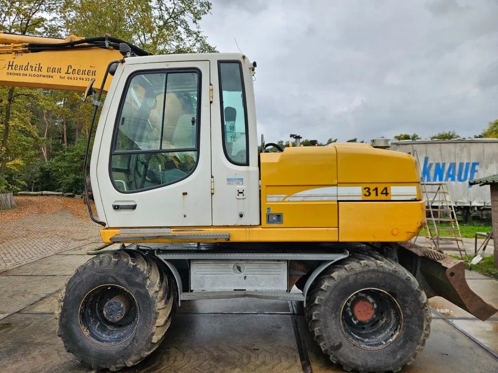 Liebherr A 314 mobiele graafmachine bandenkraan mobil bagger