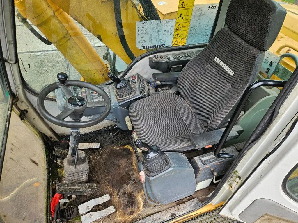 Liebherr A 314 mobiele graafmachine bandenkraan mobil bagger