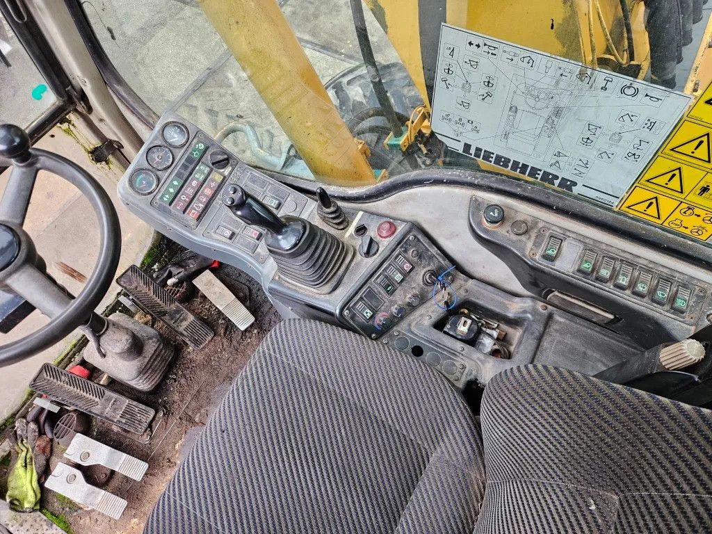 Liebherr A 314 mobiele graafmachine bandenkraan mobil bagger