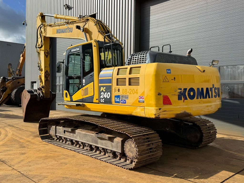 Komatsu PC240LC-10