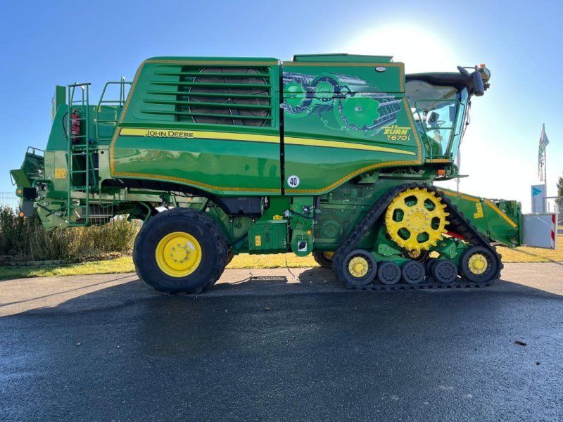 John Deere T670