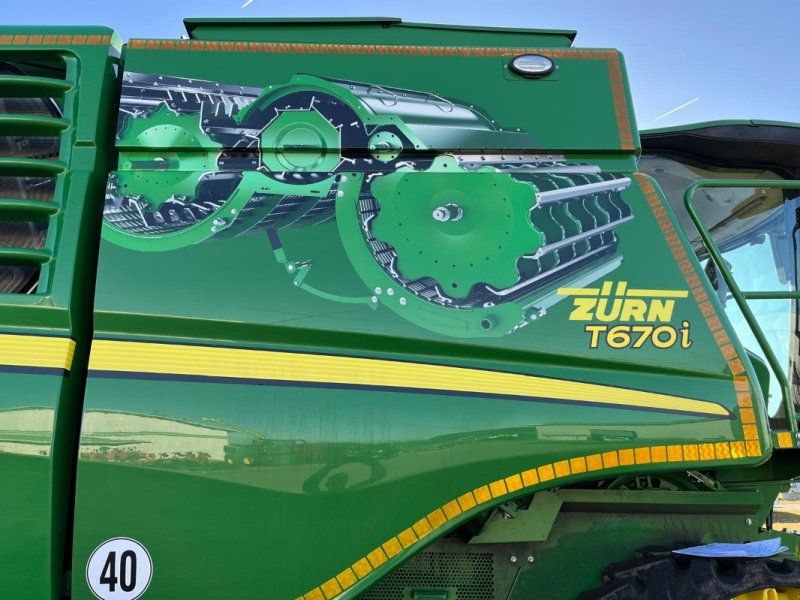 John Deere T670
