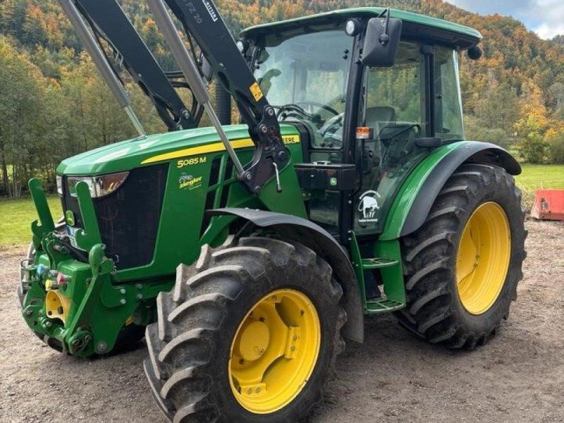 John Deere 5085M