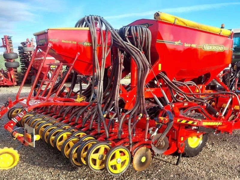 Väderstad Spirit 400 C mit BioDrill