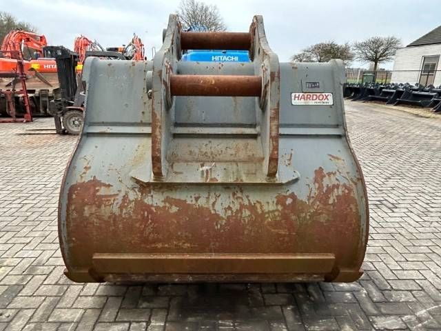 Hitachi ZX 690 Tandenbak