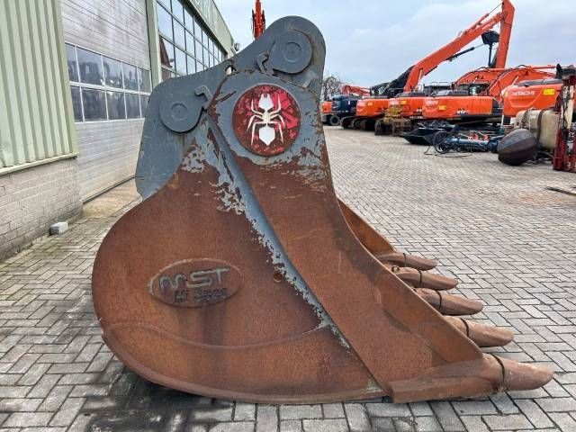 Hitachi ZX 690 Tandenbak