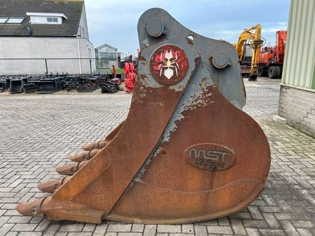 Hitachi ZX 690 Tandenbak