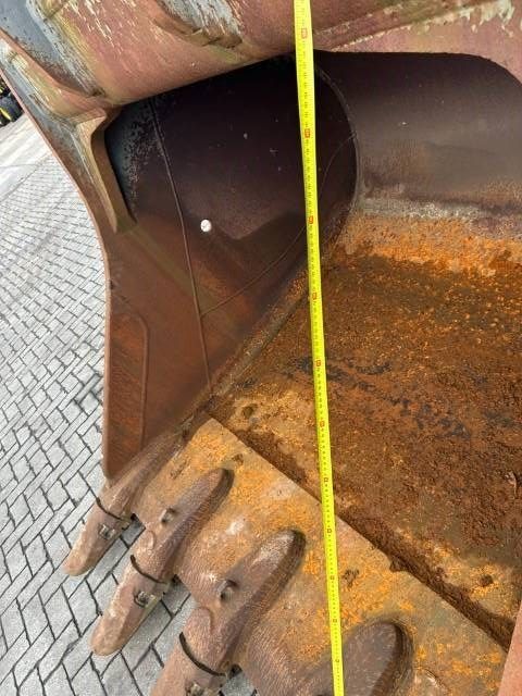 Hitachi ZX 690 Tandenbak