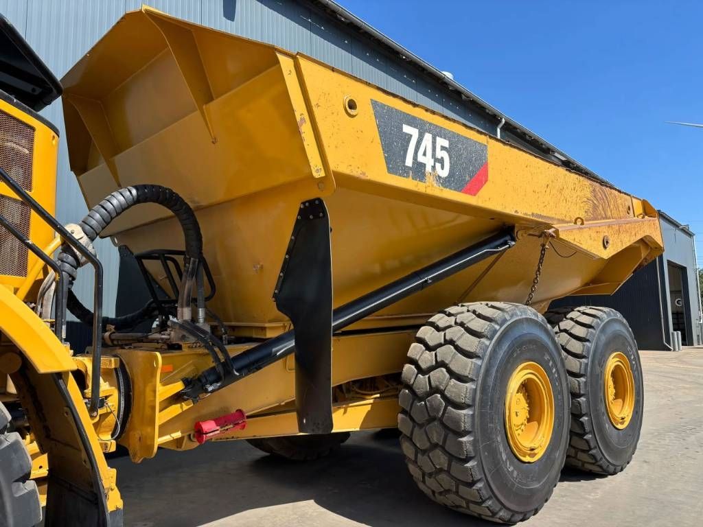 CAT 745 04A