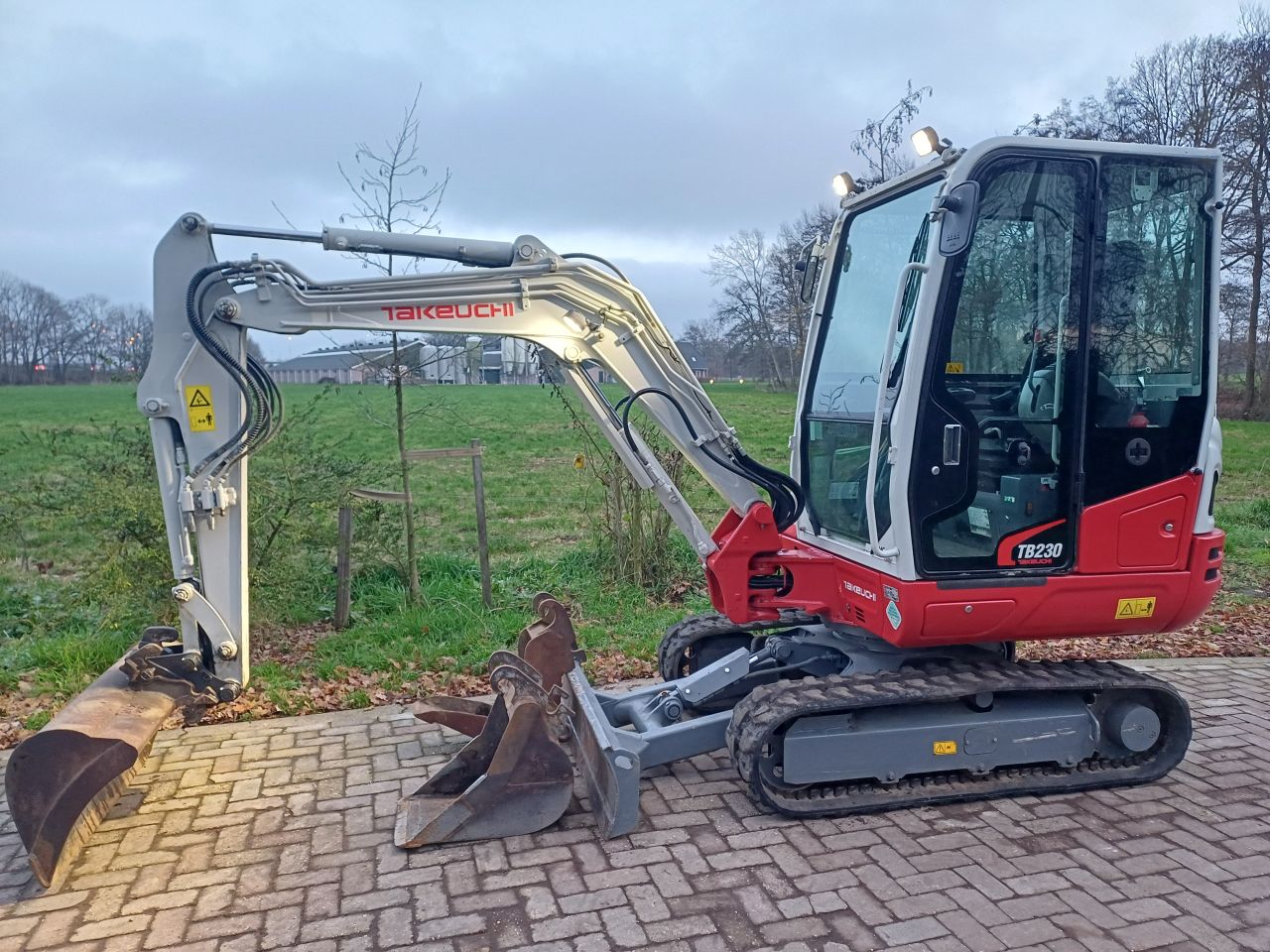 Takeuchi TB230 | bj 2019 | 3250uur | 3 bakken