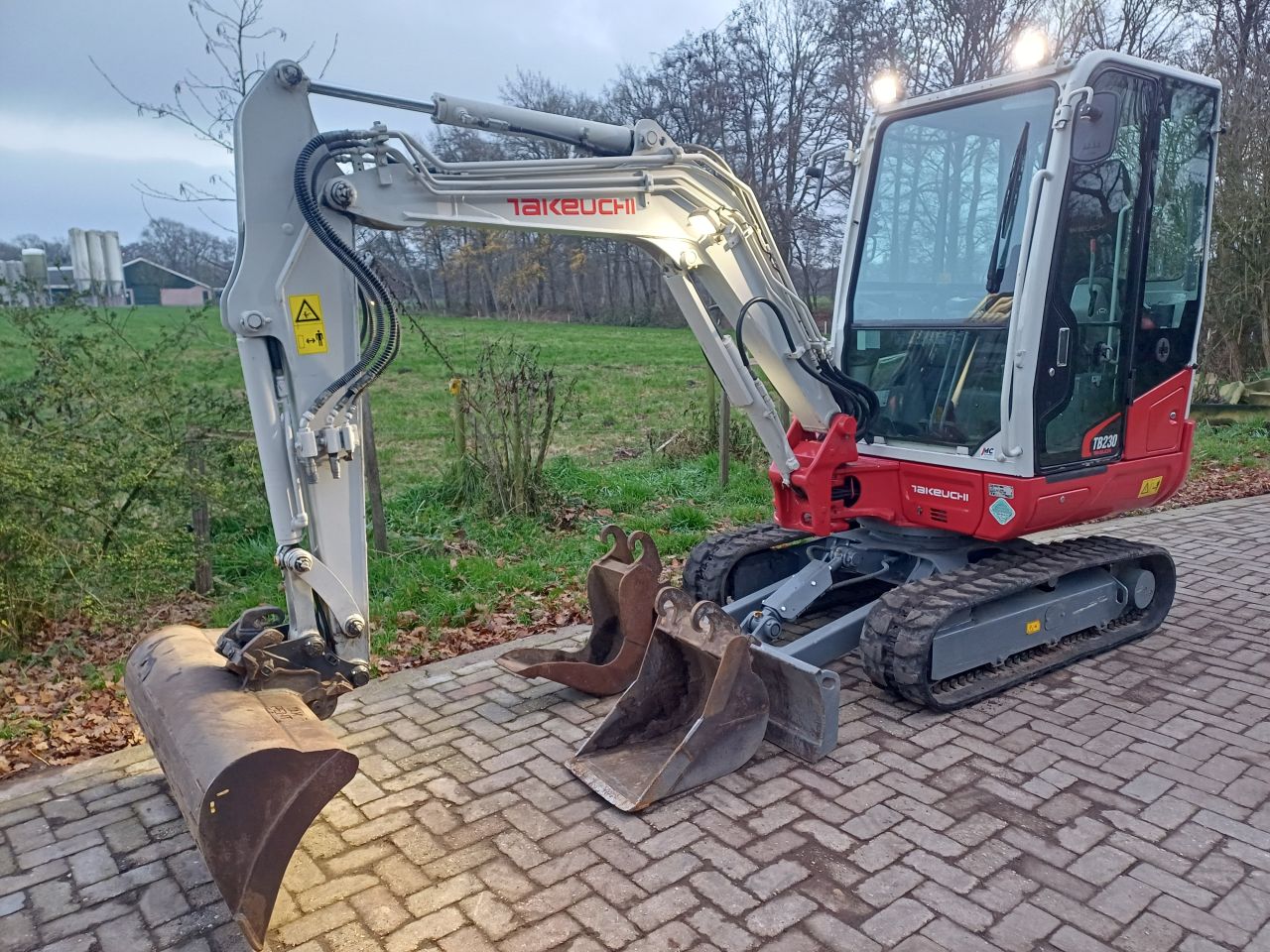 Takeuchi TB230 | bj 2019 | 3250uur | 3 bakken