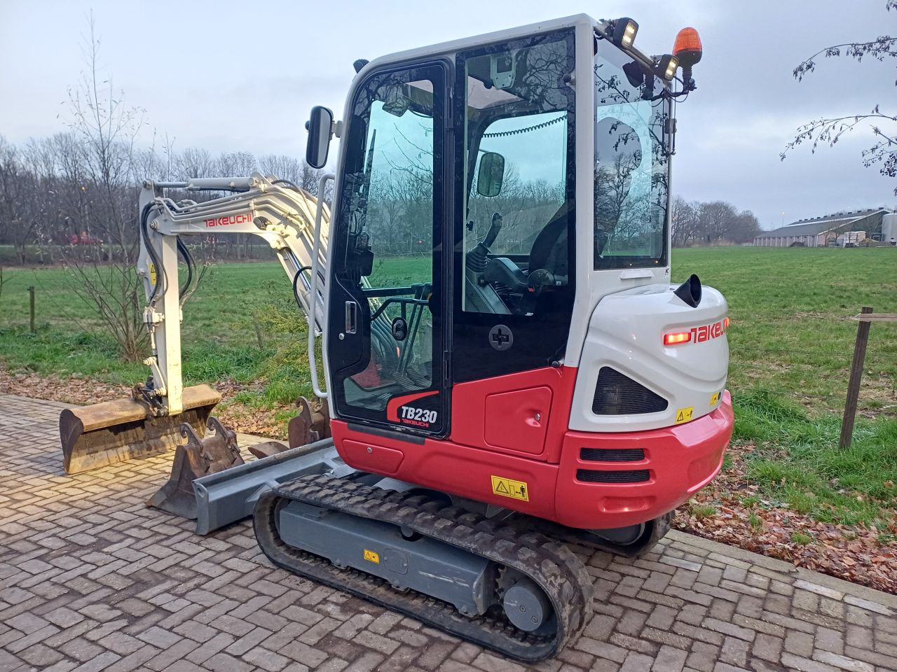 Takeuchi TB230 | bj 2019 | 3250uur | 3 bakken