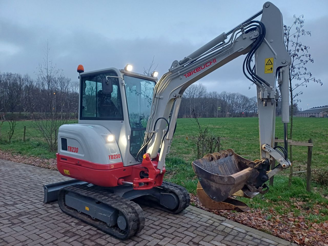 Takeuchi TB230 | bj 2019 | 3250uur | 3 bakken