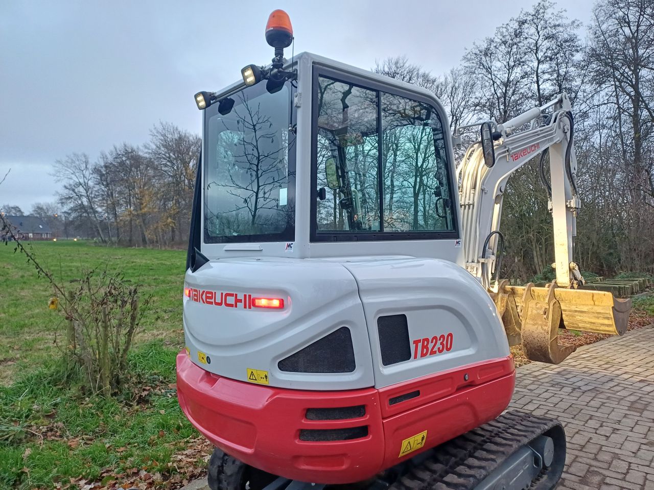 Takeuchi TB230 | bj 2019 | 3250uur | 3 bakken