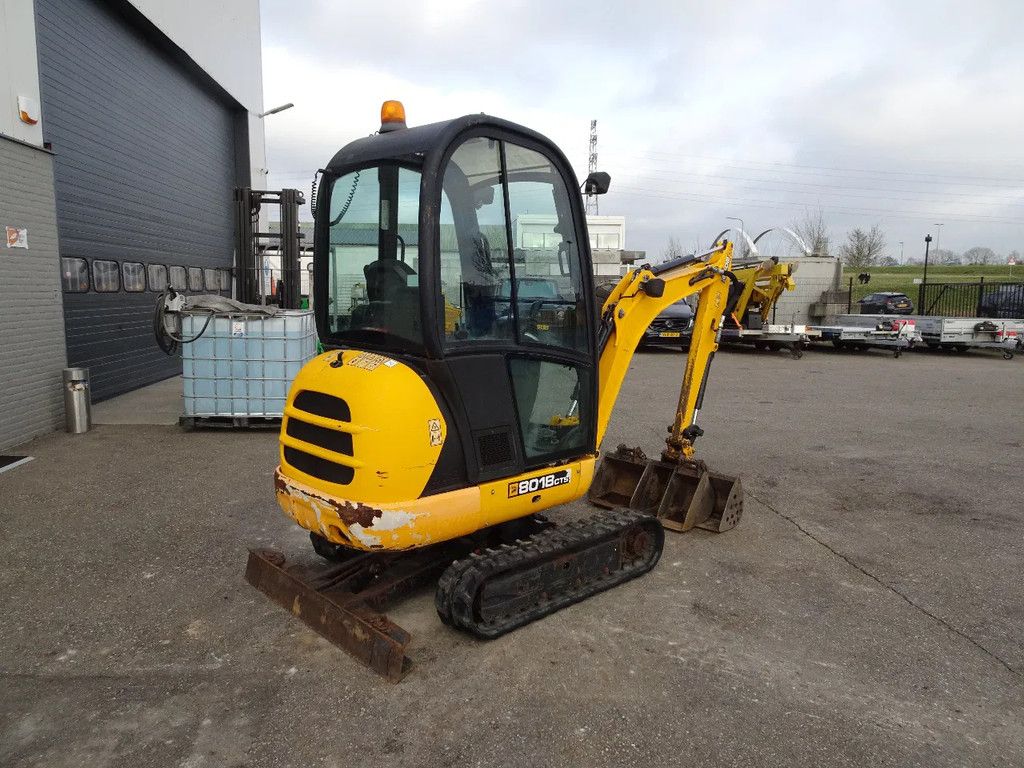 JCB 8018
