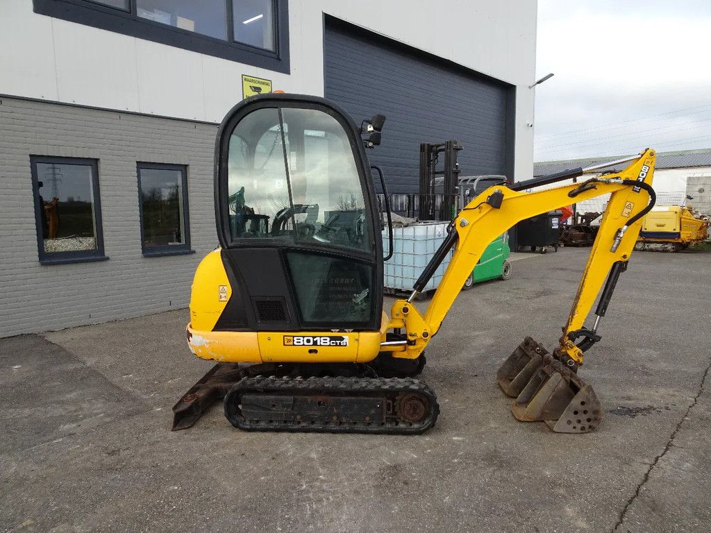 JCB 8018
