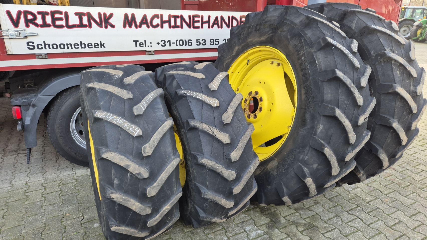 Set John Deere wielen 460/85R38 en 420/85R24 Trelleborg TM600
