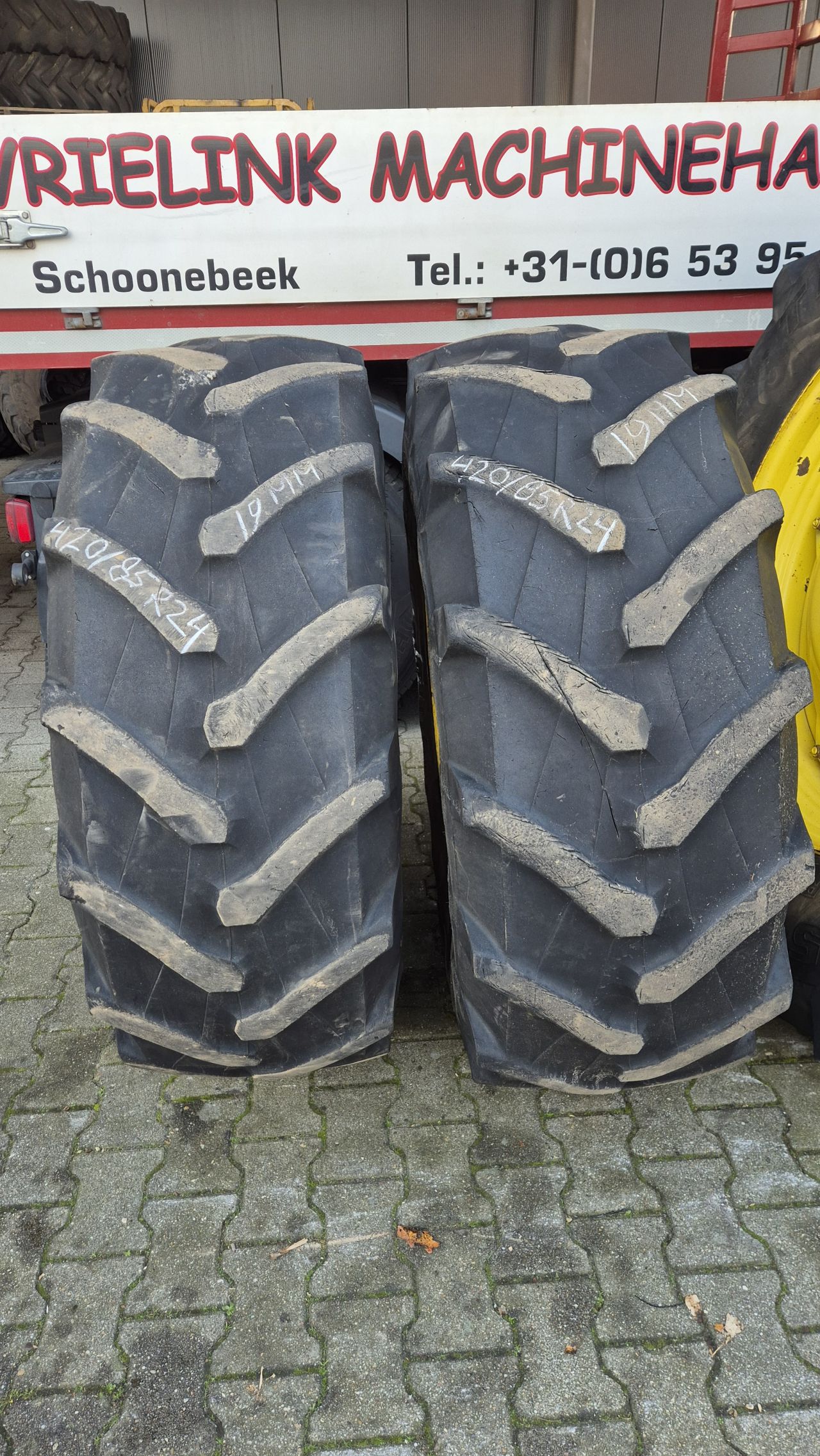 Set John Deere wielen 460/85R38 en 420/85R24 Trelleborg TM600