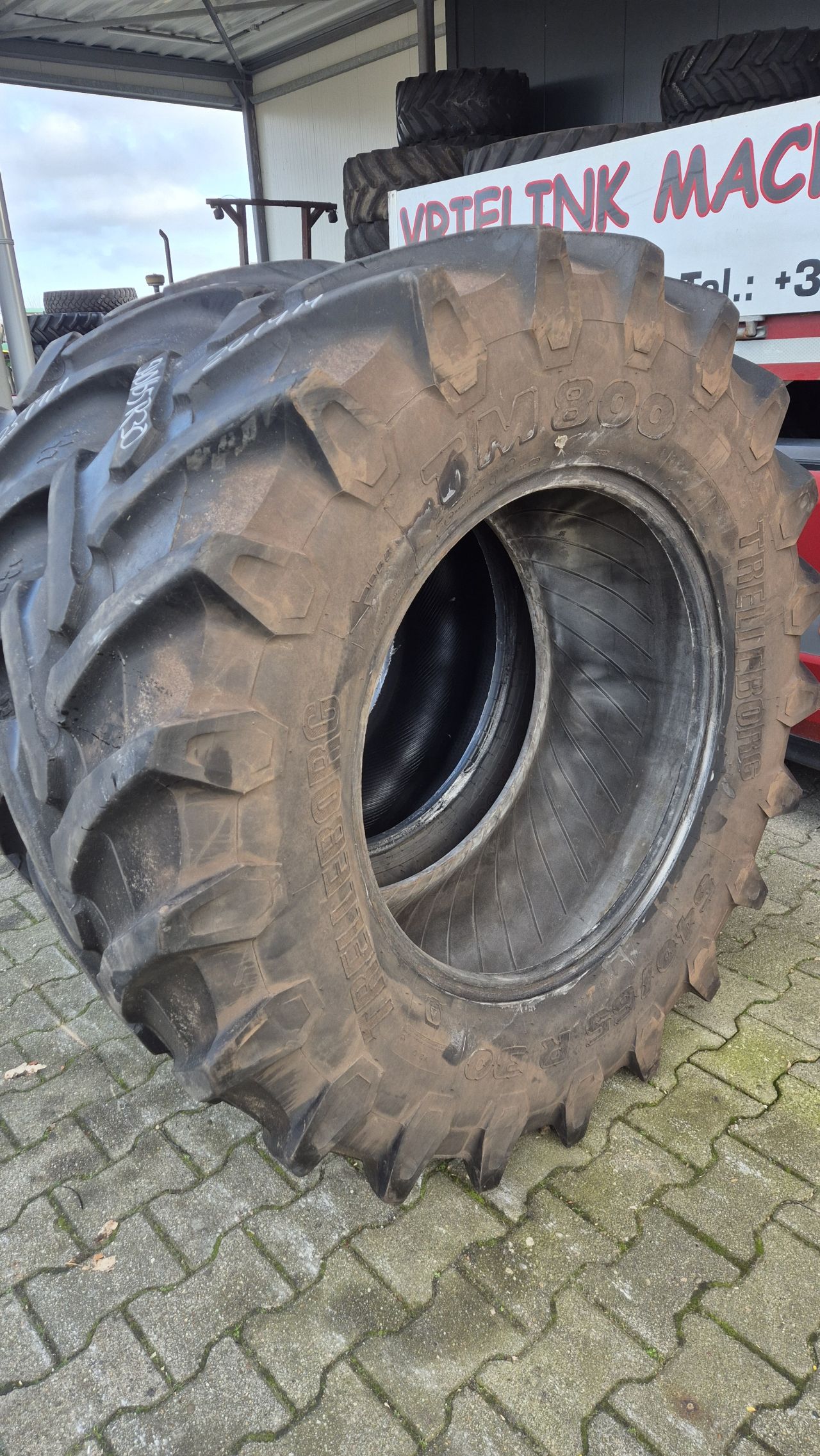 540/65R30 Trelleborg TM800 en Alliance Agristar 365