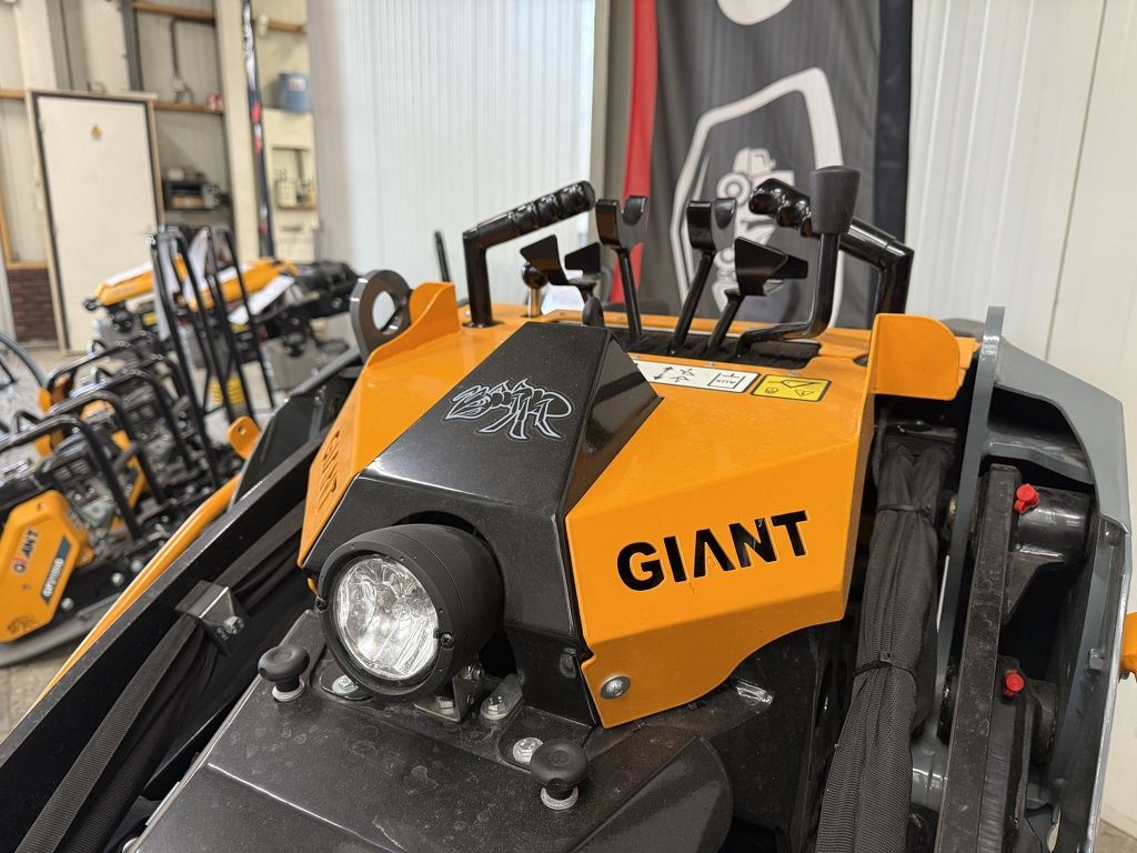 Giant GS900 SKID schranklader DEMO 2024 10 uur