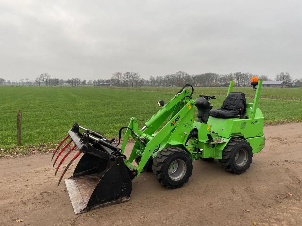 Giant 262 S Shovel Loader