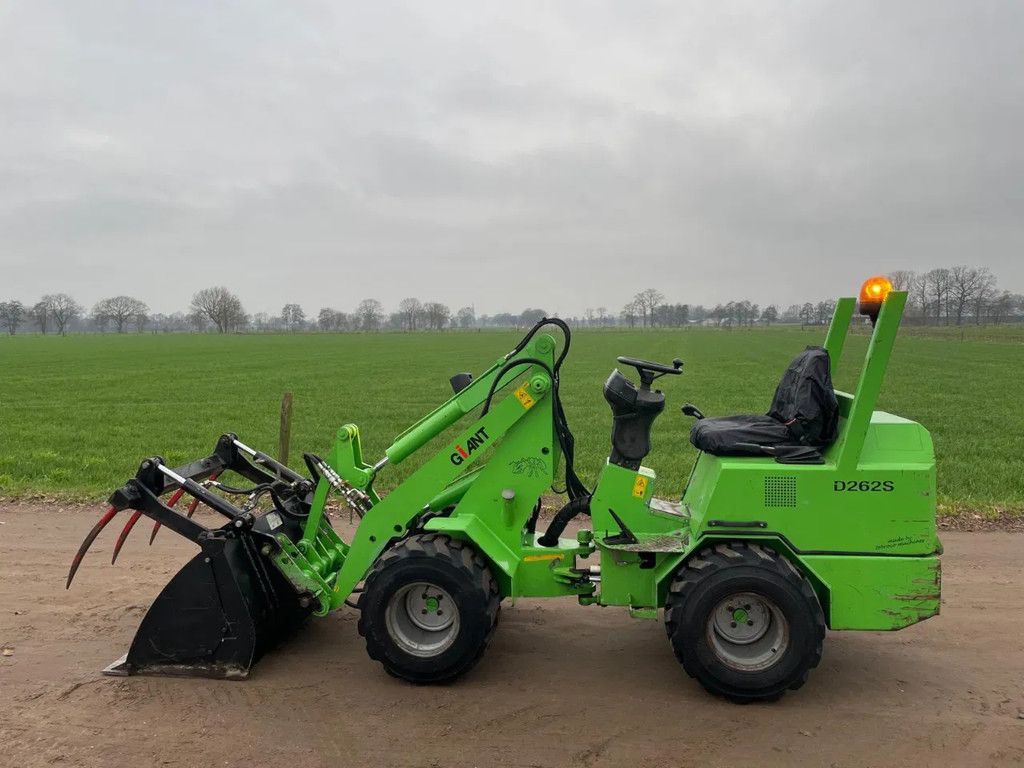 Giant 262 S Shovel Loader