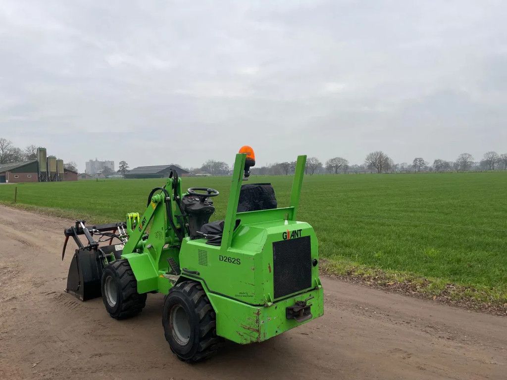 Giant 262 S Shovel Loader