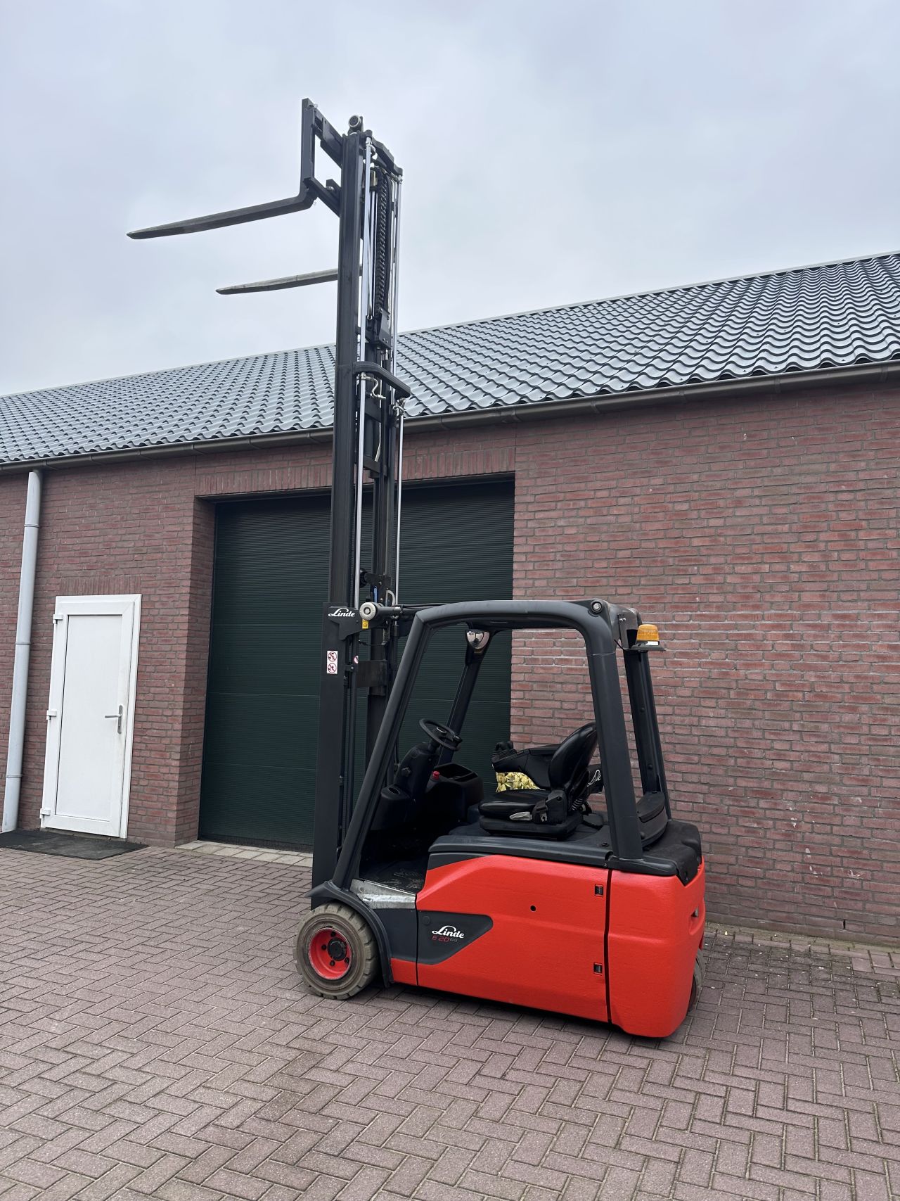Linde E20L-02 2000kg triplo 4000uur elektrische heftruck