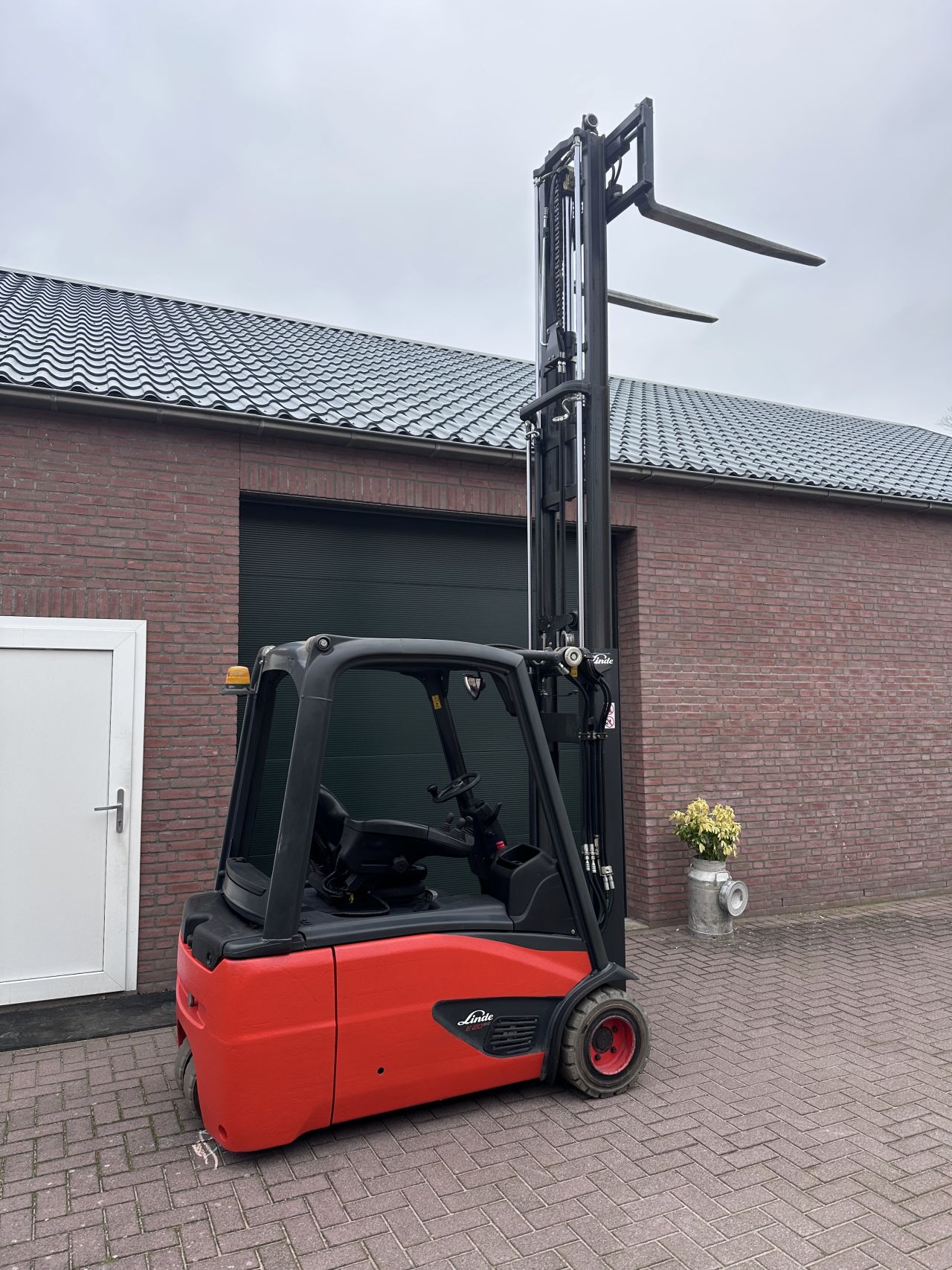 Linde E20L-02 2000kg triplo 4000uur elektrische heftruck