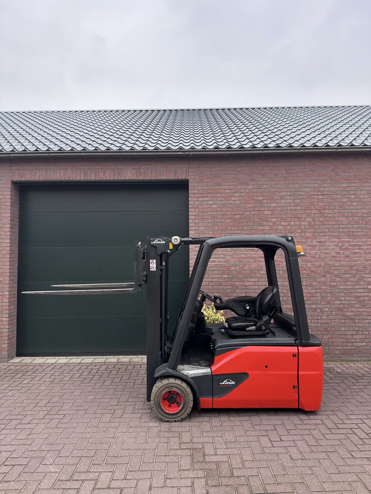Linde E20L-02 2000kg triplo 4000uur elektrische heftruck