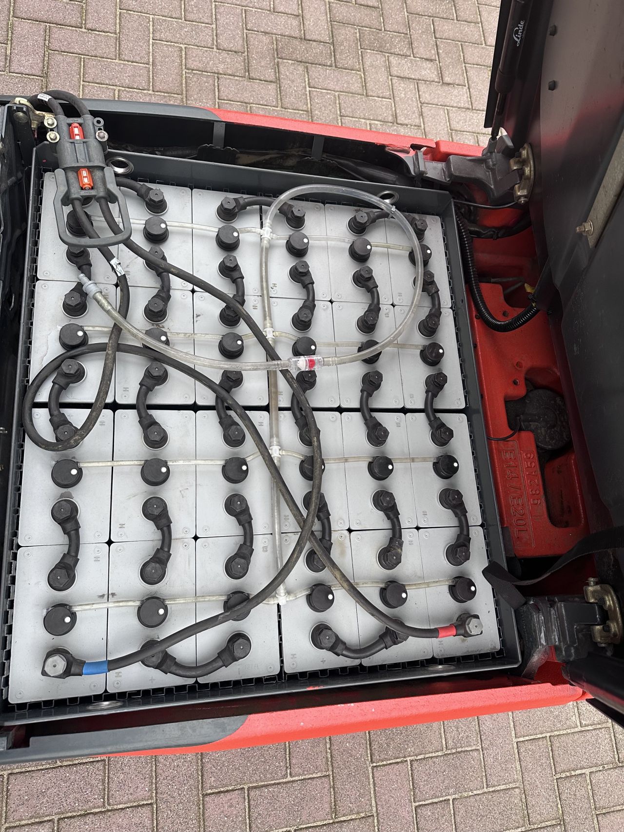 Linde E20L-02 2000kg triplo 4000uur elektrische heftruck