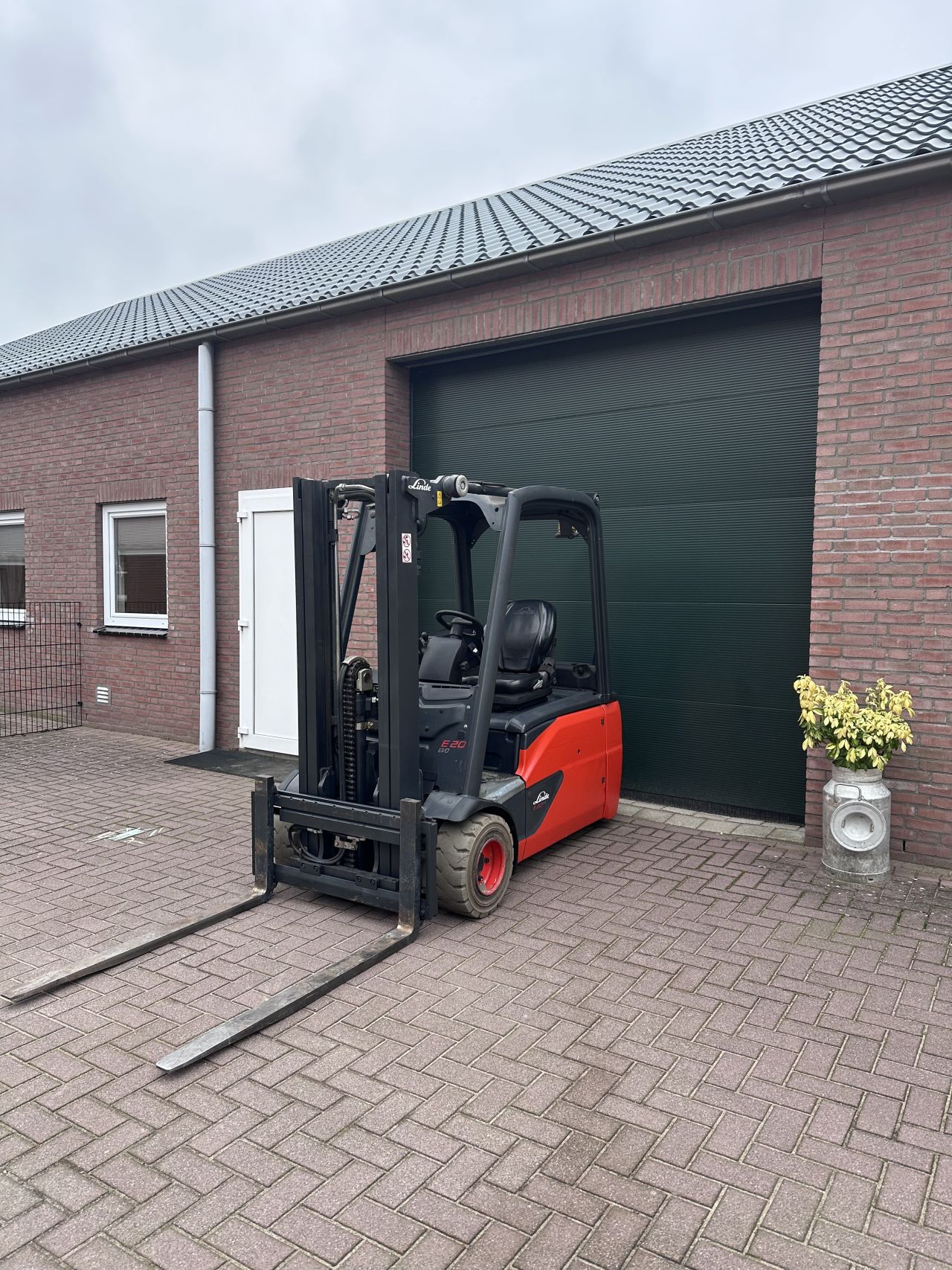 Linde E20L-02 2000kg triplo 4000uur elektrische heftruck