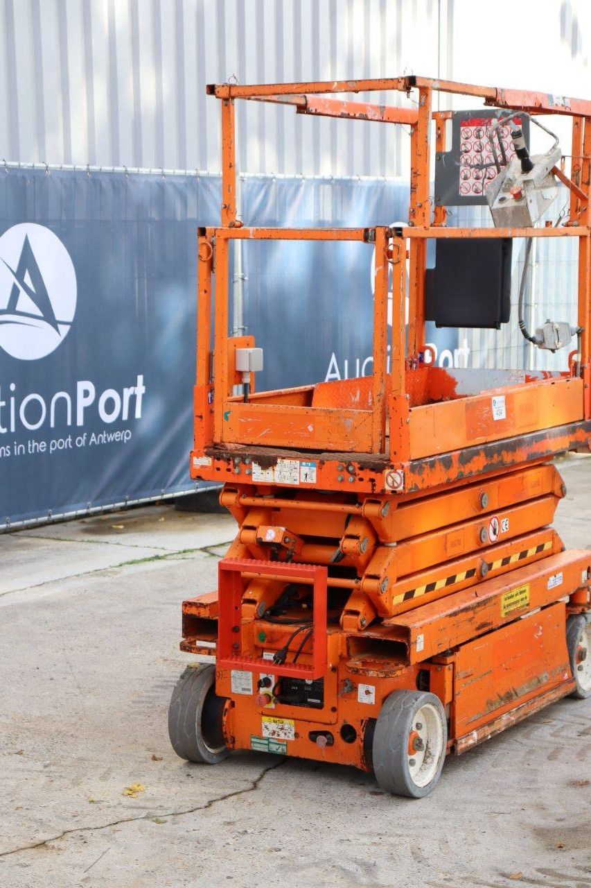 Scissor lift Skyjack SJ III 3219 Electric 7.8m 2015