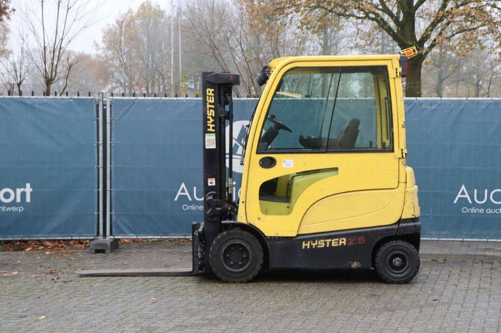 Hyster J2.5XN Electric Forklift 2360kg 4.95m 2017