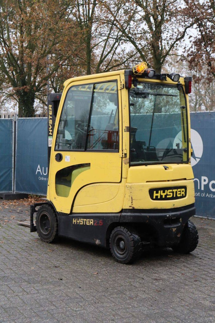 Hyster J2.5XN Electric Forklift 2360kg 4.95m 2017