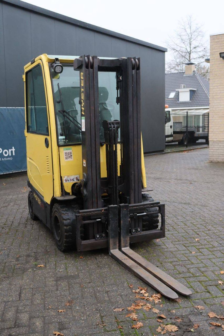 Hyster J2.5XN Electric Forklift 2360kg 4.95m 2017