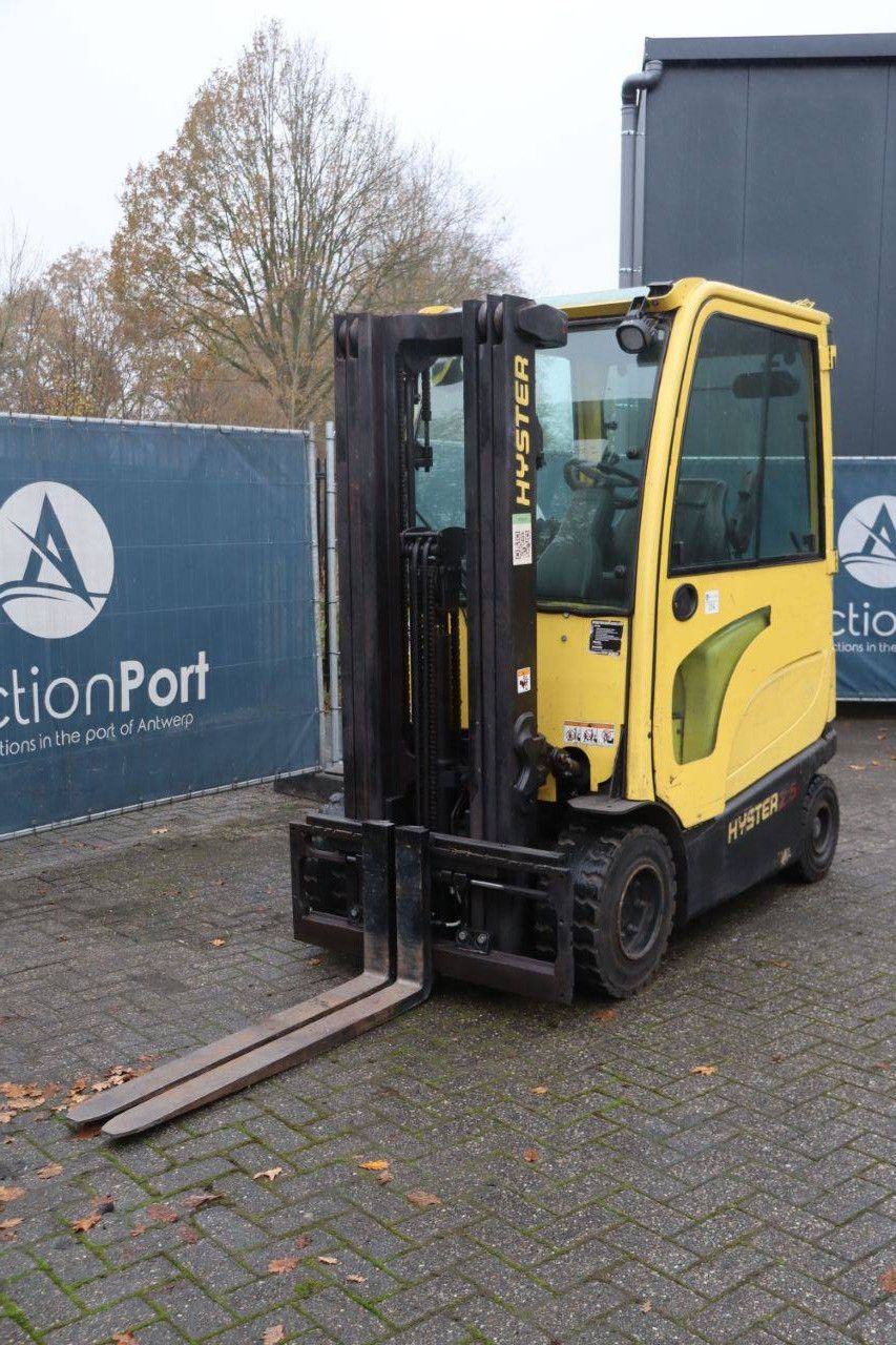 Hyster J2.5XN Electric Forklift 2360kg 4.95m 2017