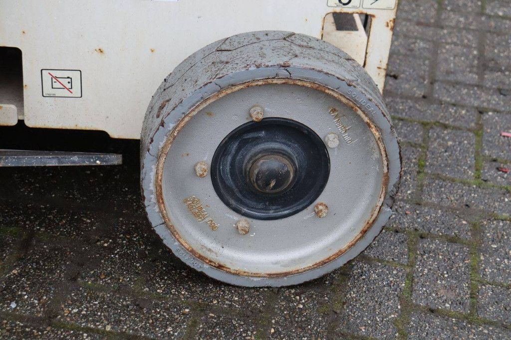 Scissor lift JLG 2646 ES Electric 9.92m 2014