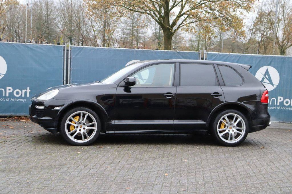 SUV Porsche CAYENNE GT S Petrol 2010