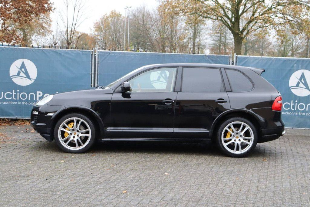 SUV Porsche CAYENNE GT S Petrol 2010