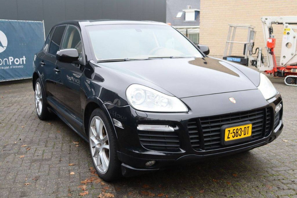 SUV Porsche CAYENNE GT S Petrol 2010