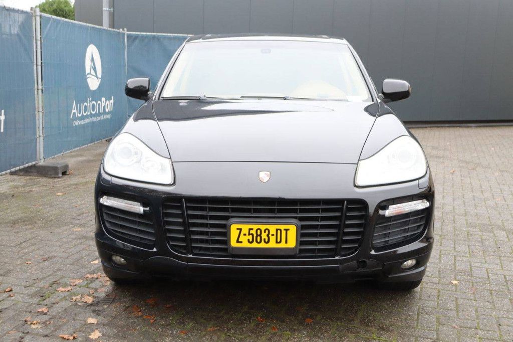 SUV Porsche CAYENNE GT S Petrol 2010