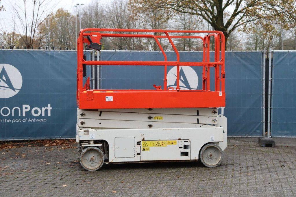 Scissor lift Genie GS-2046 Electric 8.10m 2013