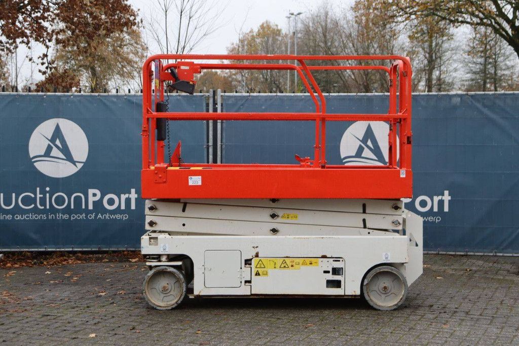 Scissor lift Genie GS-2046 Electric 8.10m 2013