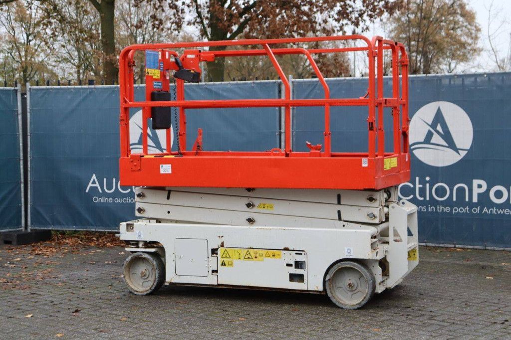 Scissor lift Genie GS-2046 Electric 8.10m 2013