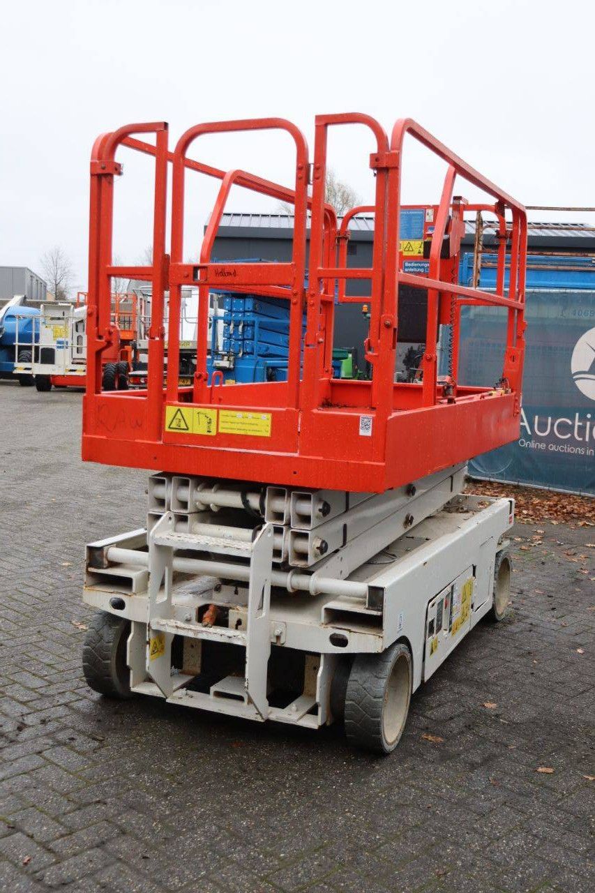 Scissor lift Genie GS-2046 Electric 8.10m 2013