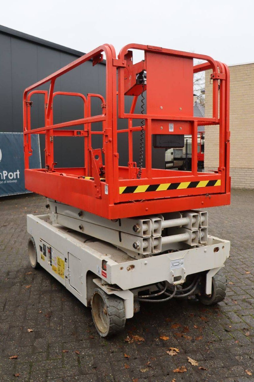 Scissor lift Genie GS-2046 Electric 8.10m 2013